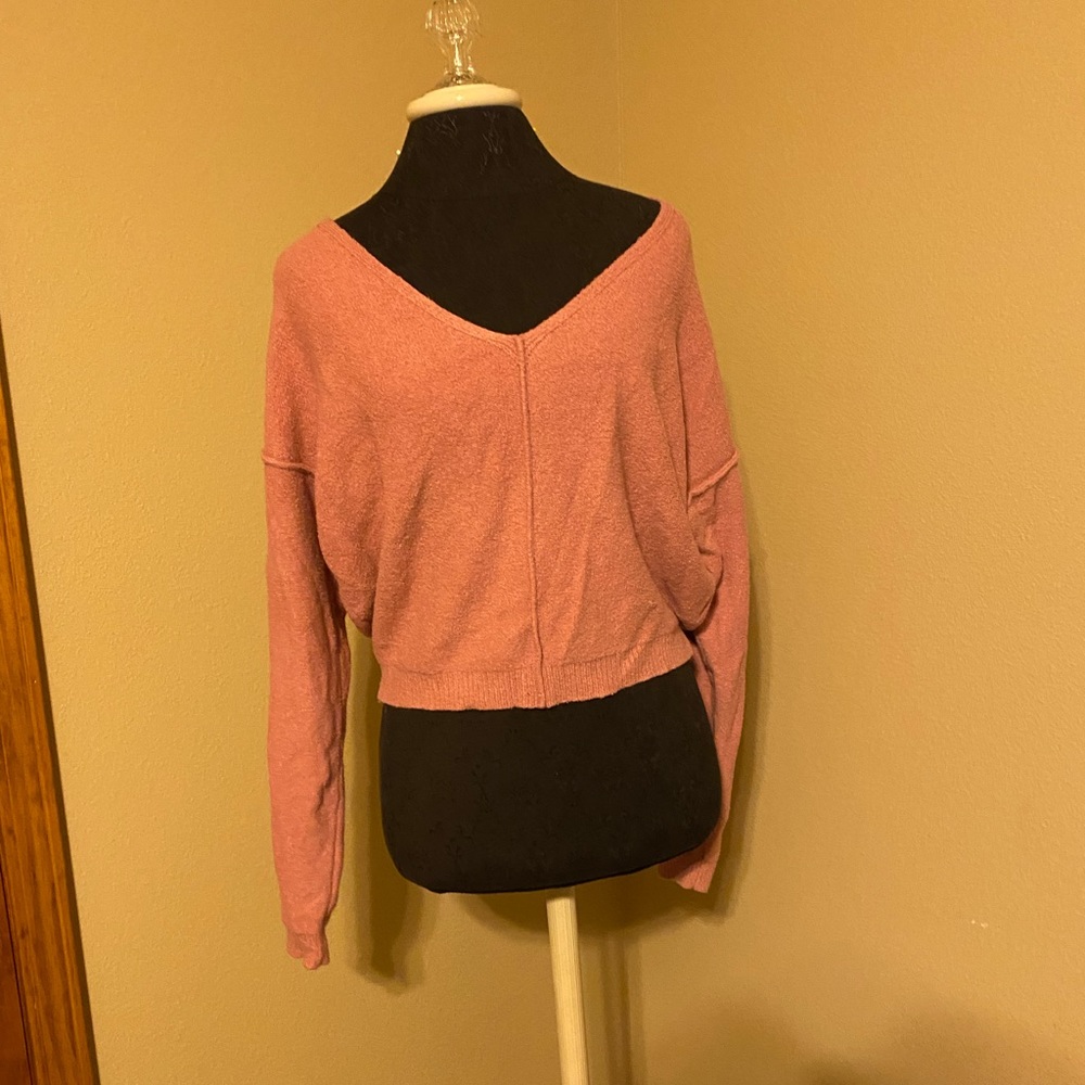Free People V neck pink Crop sweater 💚💜